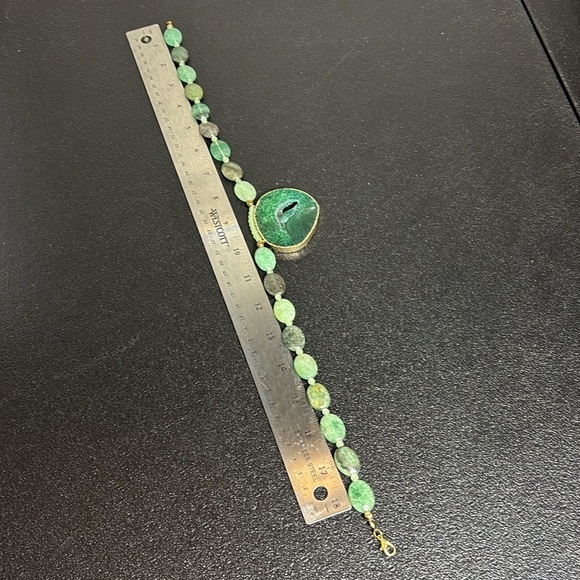 Stunning Green Geode Pendant Gemstone Beaded Necklace - Picture 6 of 9